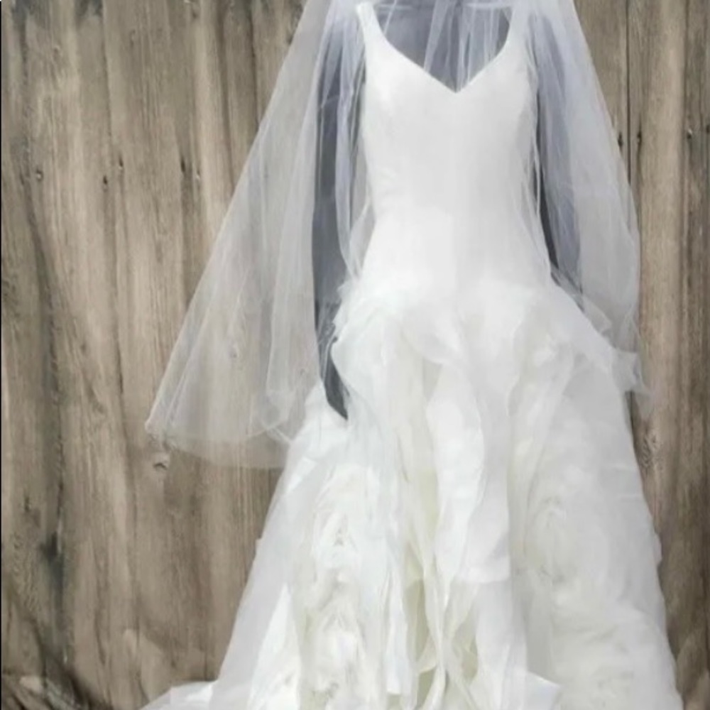 Vera Wang White Wedding Dress